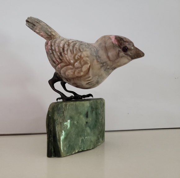 Carved Bird Sculpture W/ Garnet Eyes, Vintage Marble - Picture 13 of 14